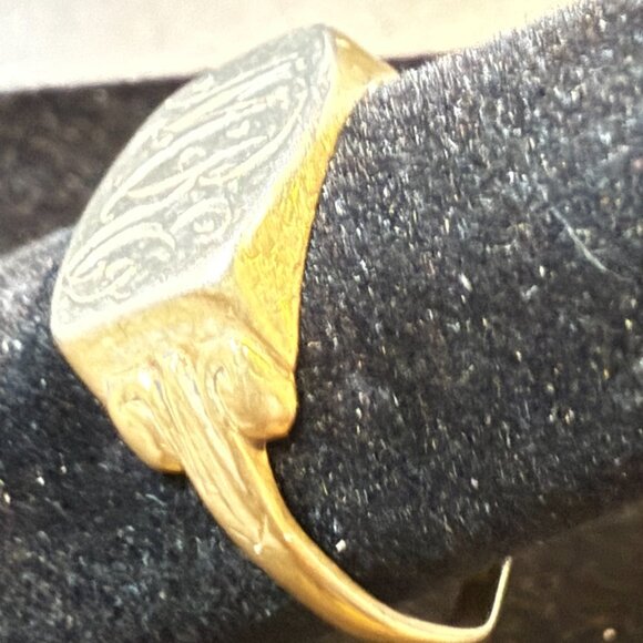 Mid-Century Ladies Ring with Initials 10k Yellow Gold with Broken Mend 1.9g - Picture 3 of 5